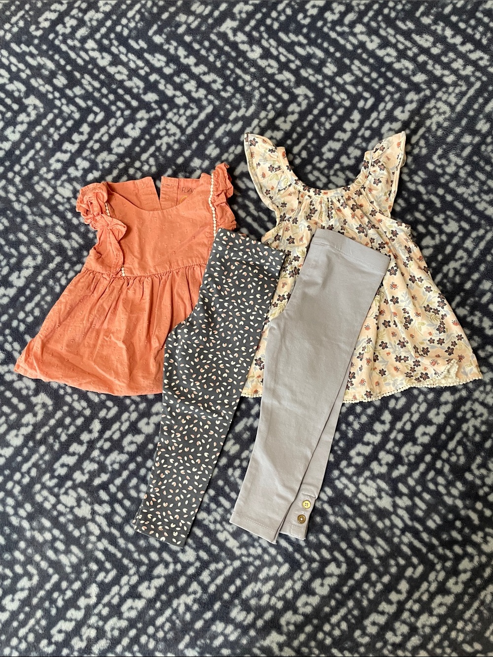 2 Outfits 24m